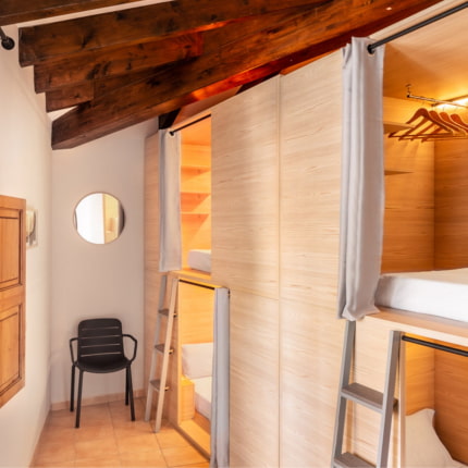 Camas en dormitorio compartido de nuestro hostel en Palma de Mallorca